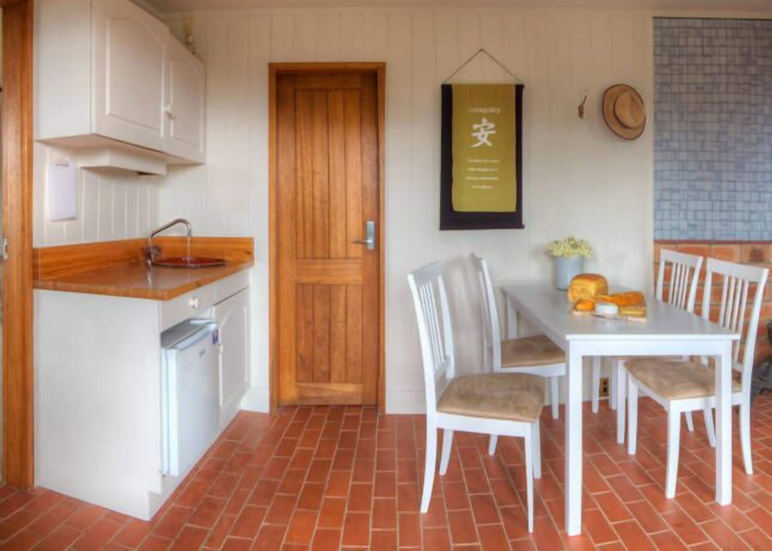 Mount Christopherson Retreat - Avalon Apartment