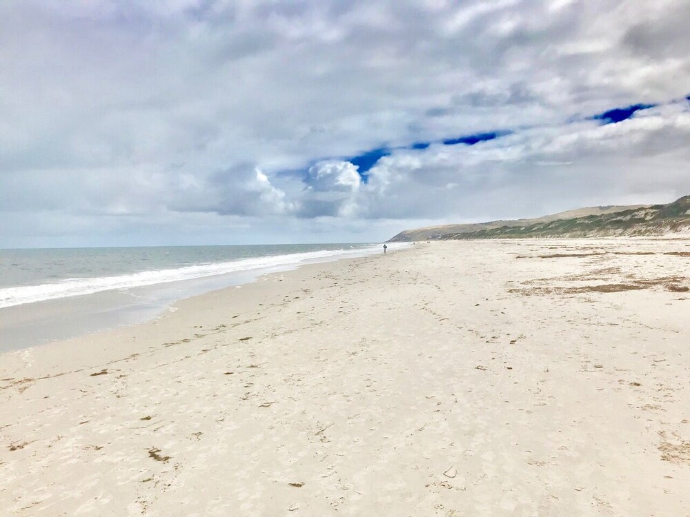 SouthBeach Absolute Beachfront 11 Gold Coast Drive Deals & Reviews (Carrickalinga, AUS) Wotif