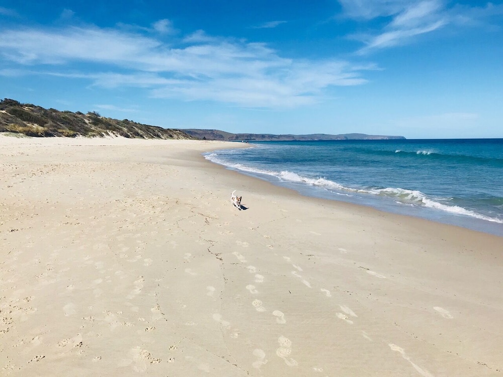 SouthBeach Absolute Beachfront 11 Gold Coast Drive Deals & Reviews (Carrickalinga, AUS) Wotif