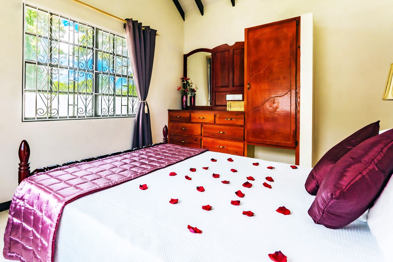 Cosy villa near beach front, jacuzzi decked, WiFi, air-conditioned in Villa, Saint Vincent and the Grenadines