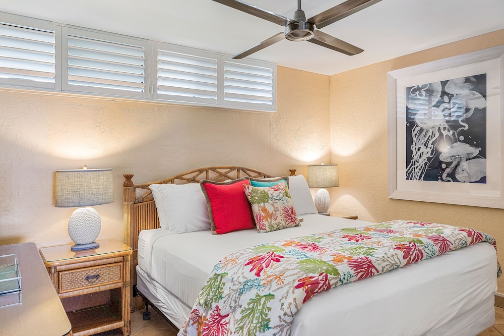 Location Location Water Views Remodelled And New Top Of The Line Gorgeous Hotel With Separate Bedroom Decor Remodelling Location Location Water Views Remodelled And New Top Of The Line Gorgeous Hotel With Separate Bedroom Decor Remodelling