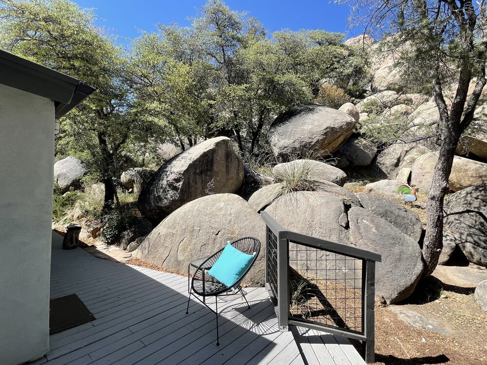 LOVELY HOUSE IN THE BOULDERS near downtown! 🏡 