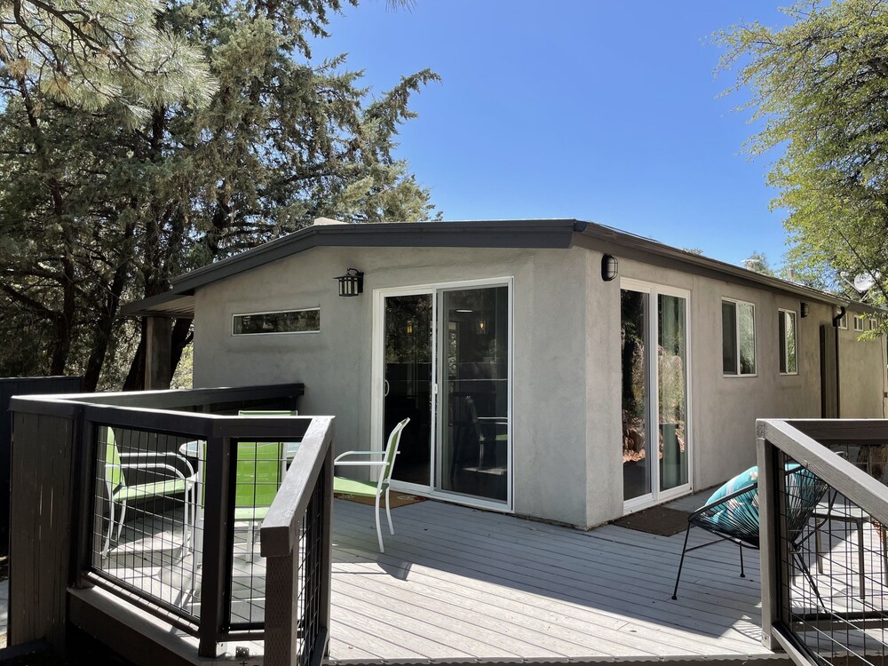 LOVELY HOUSE IN THE BOULDERS near downtown! 🏡 