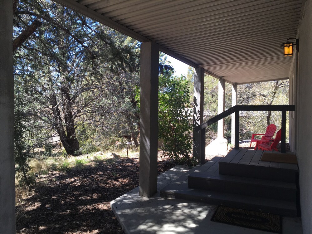 LOVELY HOUSE IN THE BOULDERS near downtown! 🏡 