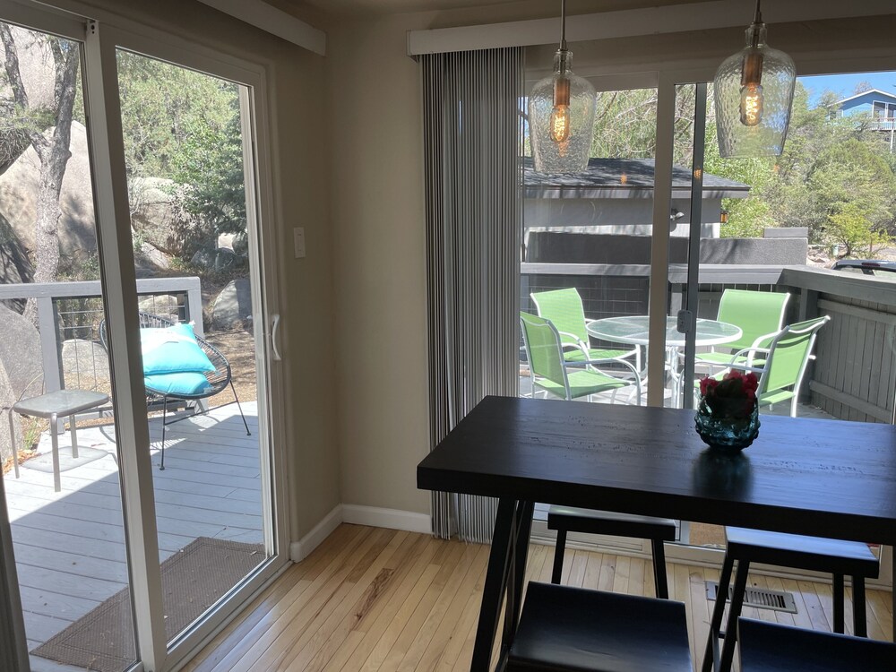 LOVELY HOUSE IN THE BOULDERS near downtown! 🏡 