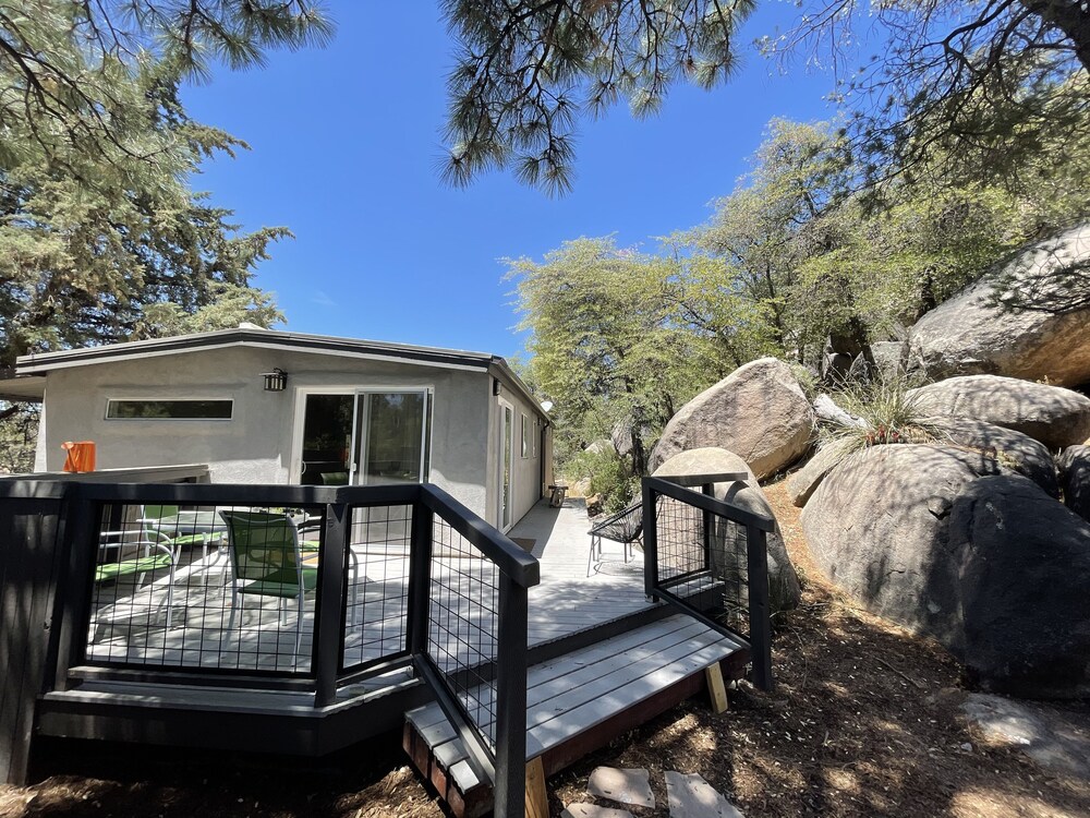 LOVELY HOUSE IN THE BOULDERS near downtown! 🏡 