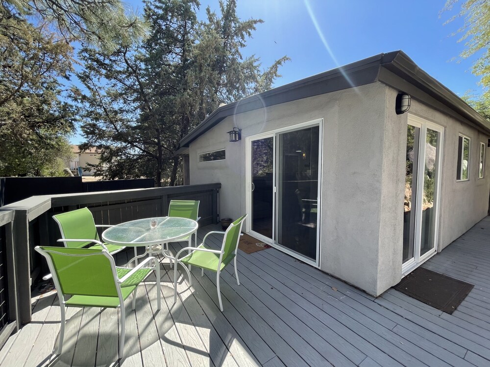 LOVELY HOUSE IN THE BOULDERS near downtown! 🏡 