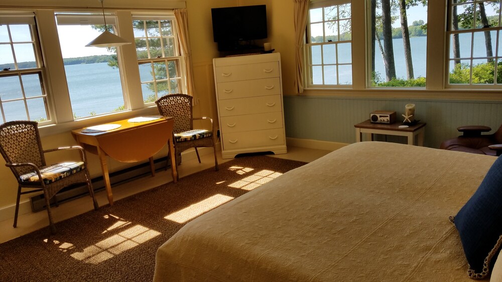 Sunny Cottage on Private Oceanfront Point Harpswell Vrbo