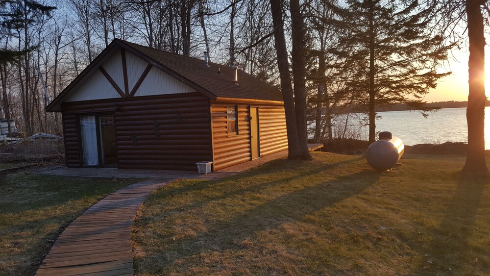 Cozy Cabin on Blackwater Lake near Longville, MN, Longville Room