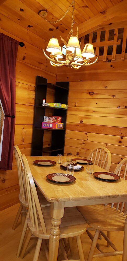 Clean, private cabin just 3 miles to Waynesville on a paved road. 1 of 2 cabins