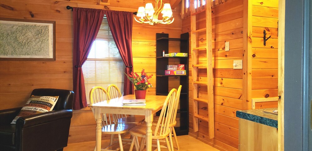 Clean, private cabin just 3 miles to Waynesville on a paved road. 1 of 2 cabins