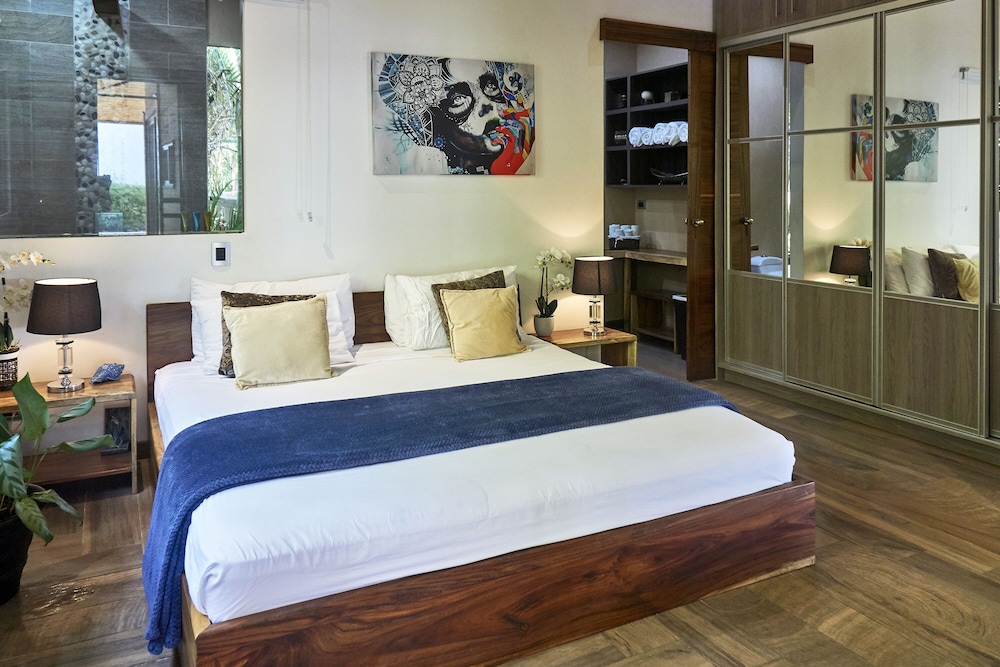 VILLA GUANACASTE BRAND NEW LUXURY VILLA W/POOL /AC /WIFI/FEW STEPS AWAY