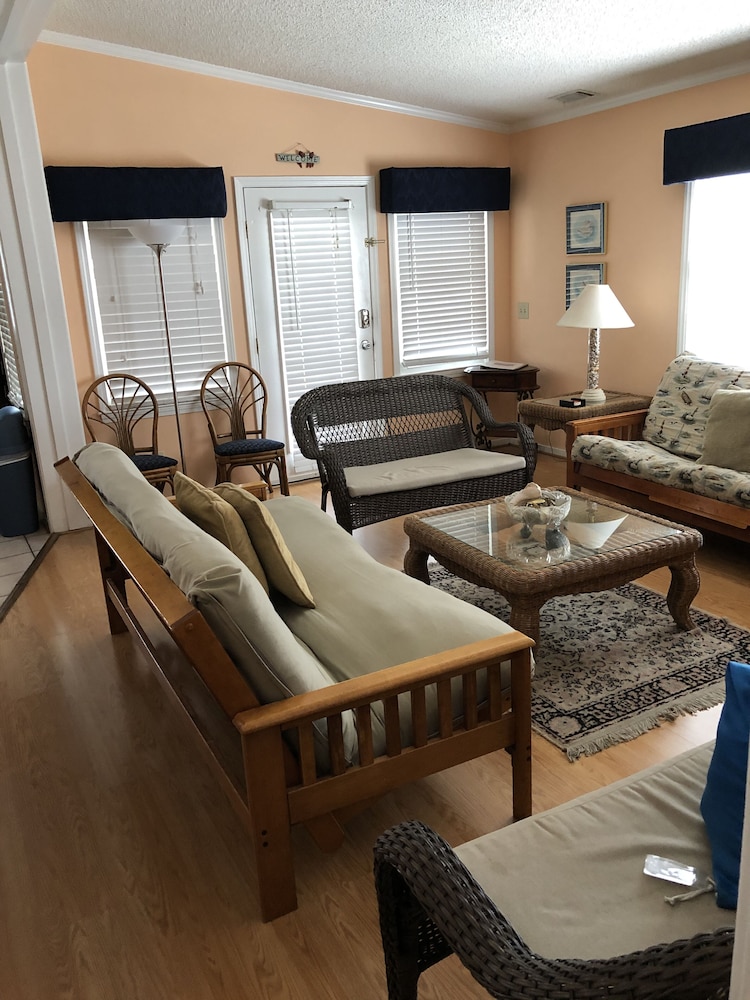 GCB #104G Sunset Sq. 2BR/2BA Raised Beach House, 2nd Row-Oceanview