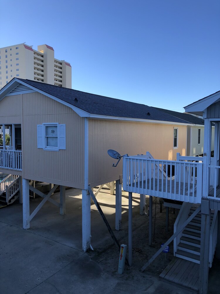 GCB #104G Sunset Sq. 2BR/2BA Raised Beach House, 2nd Row-Oceanview