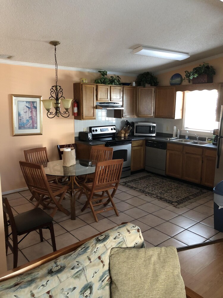 GCB #104G Sunset Sq. 2BR/2BA Raised Beach House, 2nd Row-Oceanview