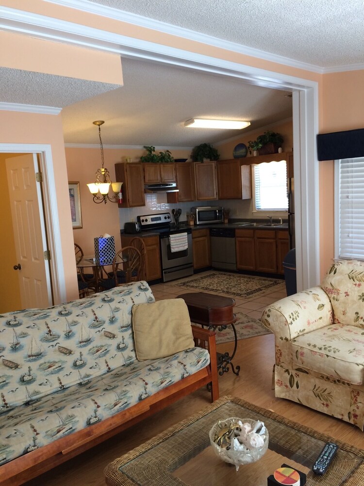 GCB #104G Sunset Sq. 2BR/2BA Raised Beach House, 2nd Row-Oceanview