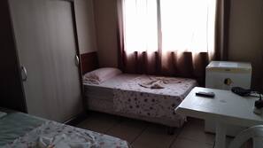 Ferros/tábuas de passar roupa, Wi-Fi de cortesia, roupa de cama