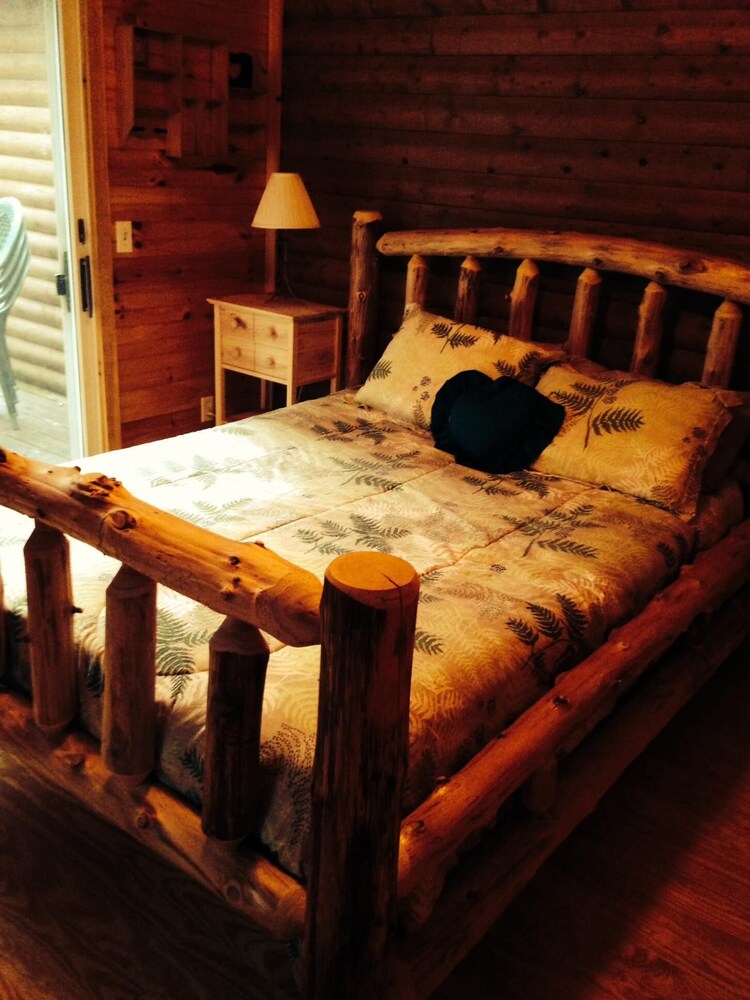 Charming Log Cabin in Sackets Harbor, NY, free great location