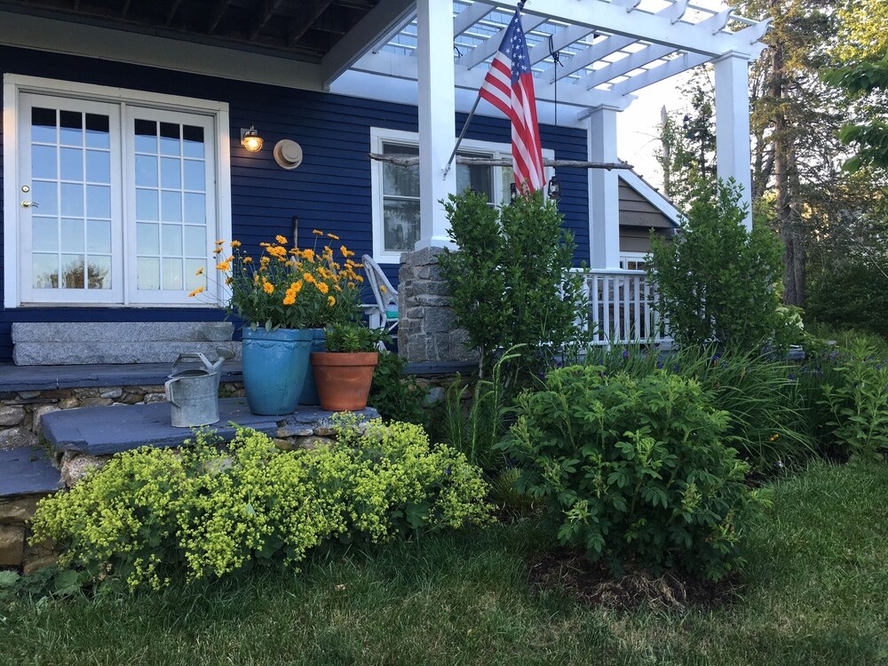 Large Cottage w Ocean Views. Castine Vrbo