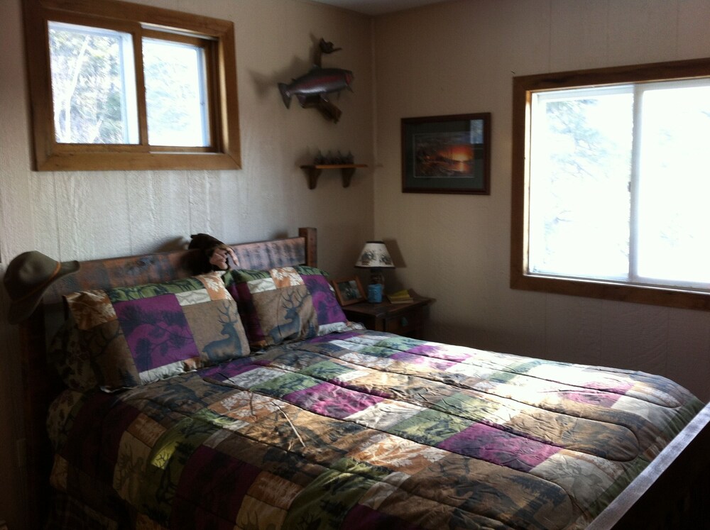 Isolated location Brule River, Lake Superior View, Cabin Rental
