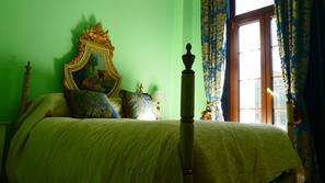 1 bedroom, blackout drapes, free WiFi, bed sheets
