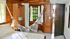 Cofres nos quartos, Wi-Fi de cortesia, roupa de cama
