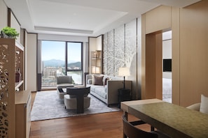 Club Suite, 1 King Bed, Non Smoking, River View | In-room safe, desk, blackout drapes, iron/ironing board