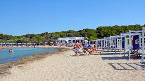 Una spiaggia nelle vicinanze
