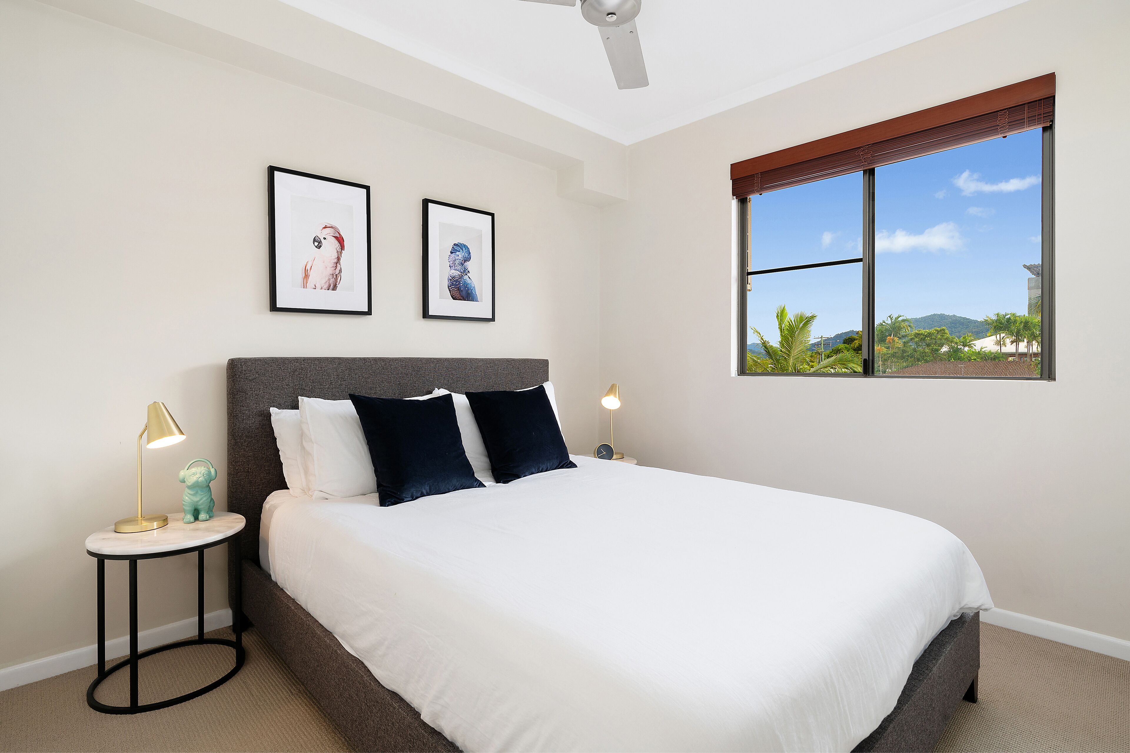 Spacious Central Modern 3 Bedroom Family Apartment