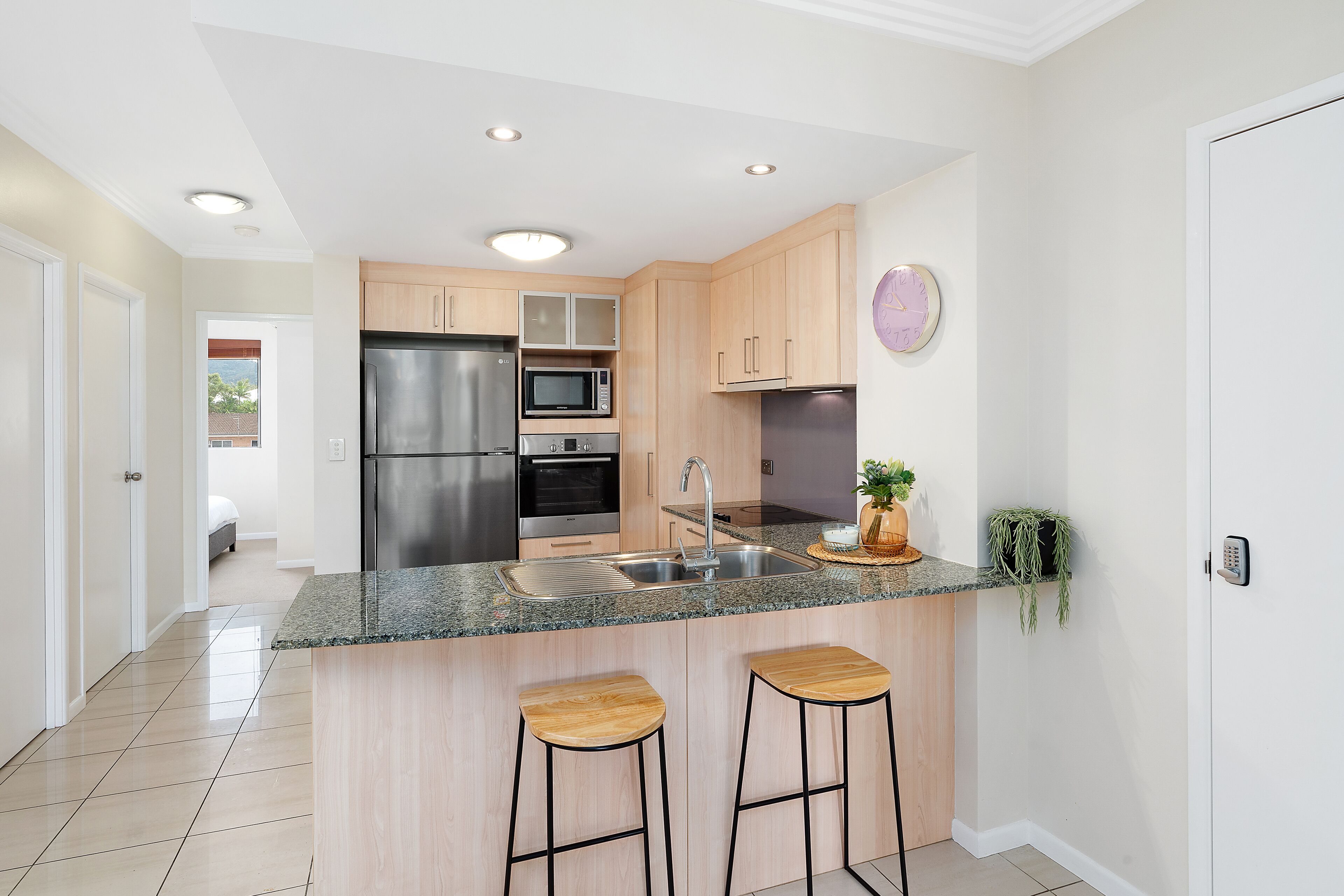 Spacious Central Modern 3 Bedroom Family Apartment