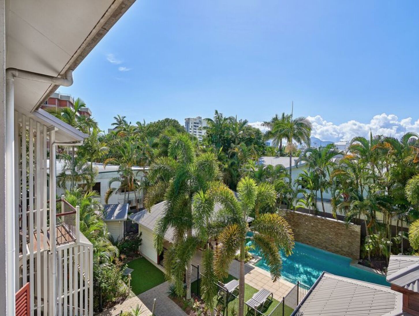 Spacious Central Modern 3 Bedroom Family Apartment