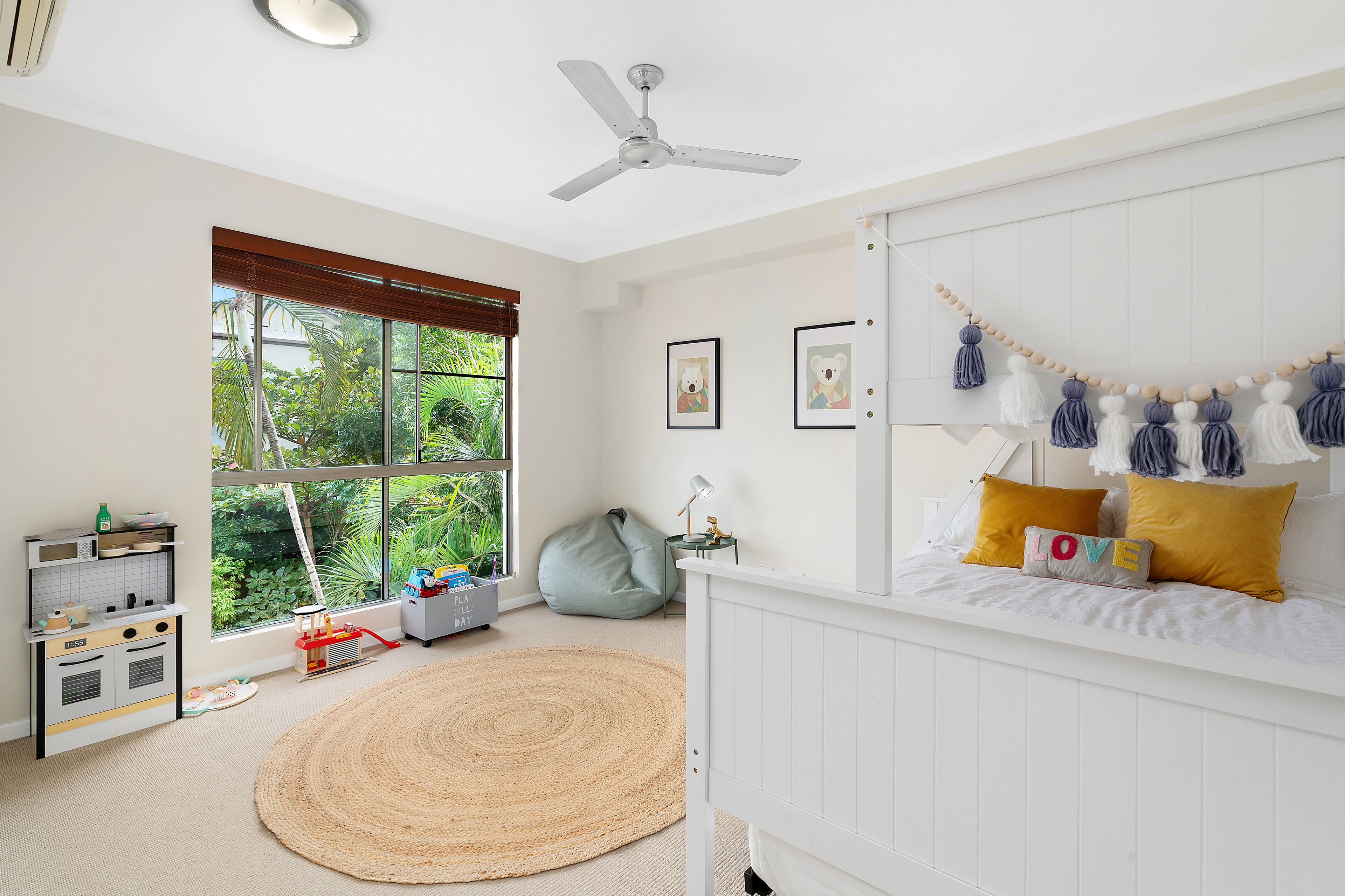 Spacious Central Modern 3 Bedroom Family Apartment