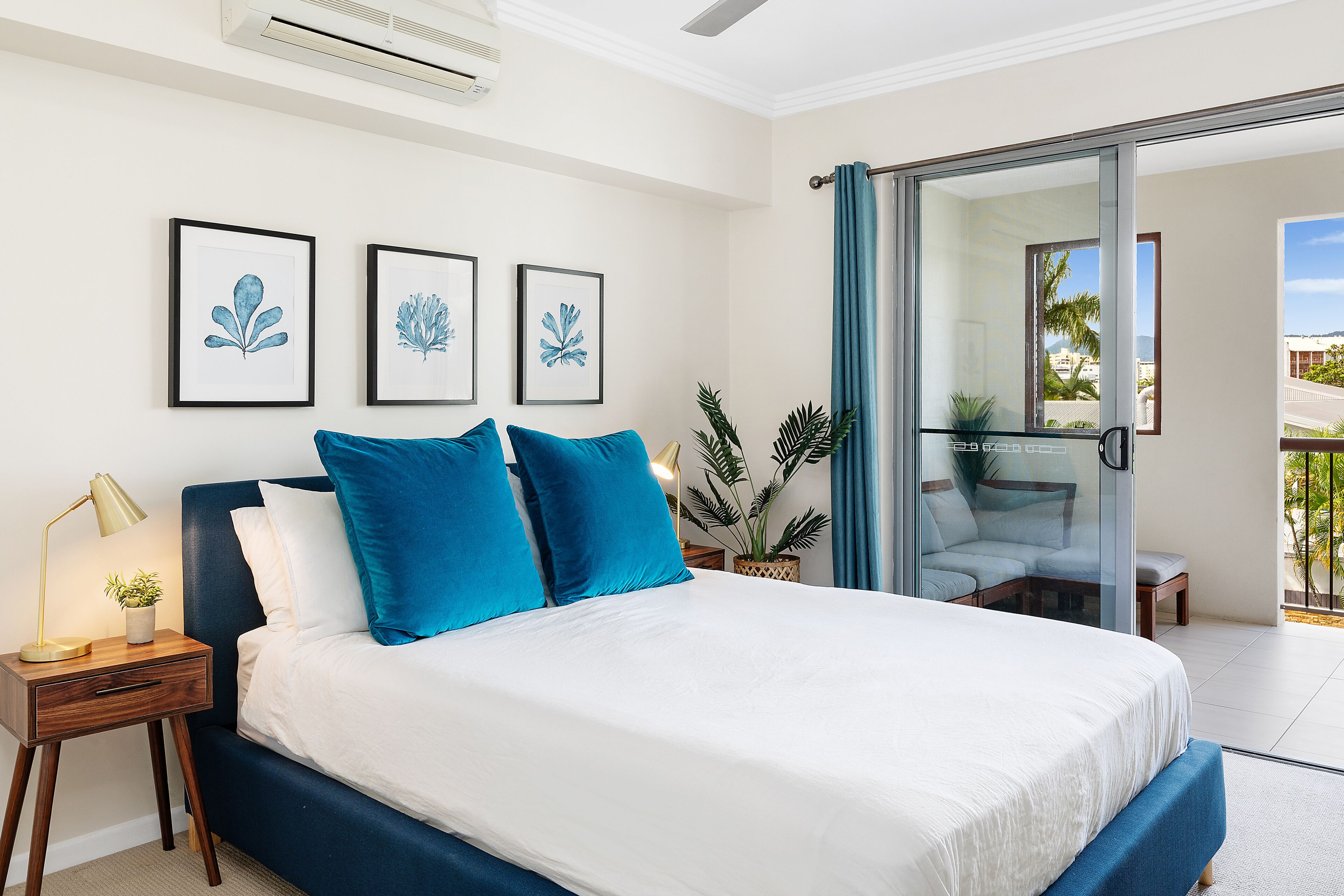 Spacious Central Modern 3 Bedroom Family Apartment