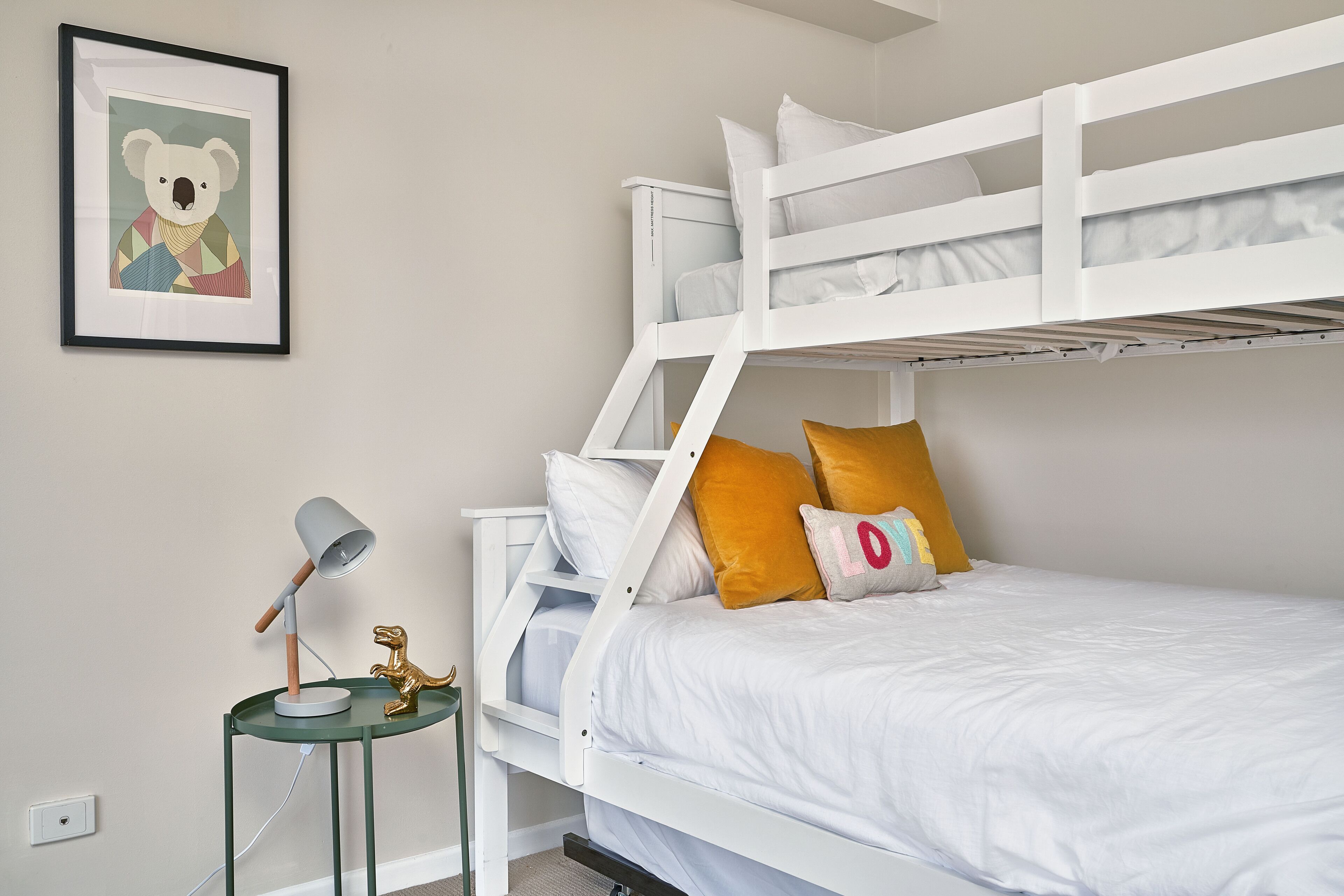 Spacious Central Modern 3 Bedroom Family Apartment