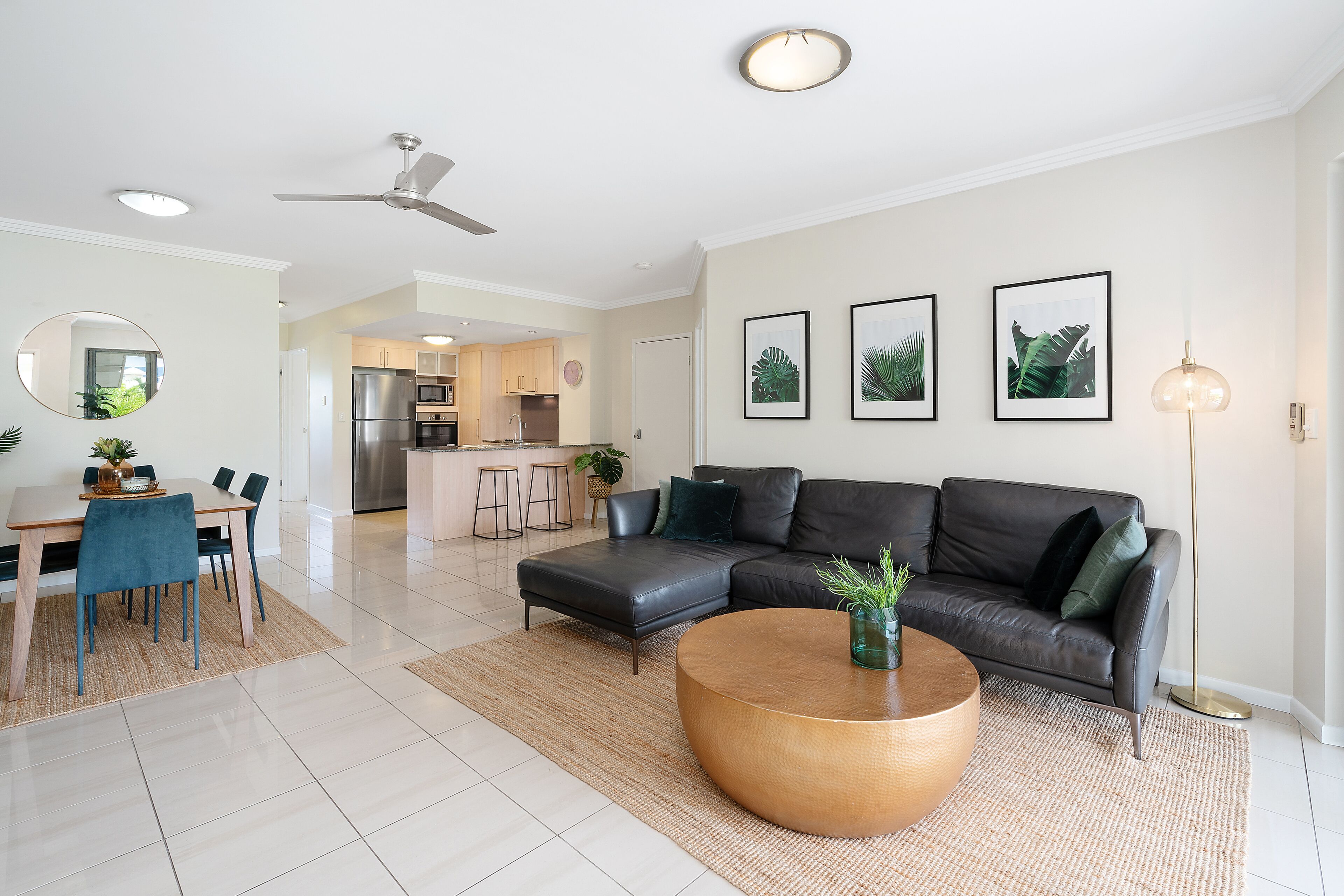 Spacious Central Modern 3 Bedroom Family Apartment