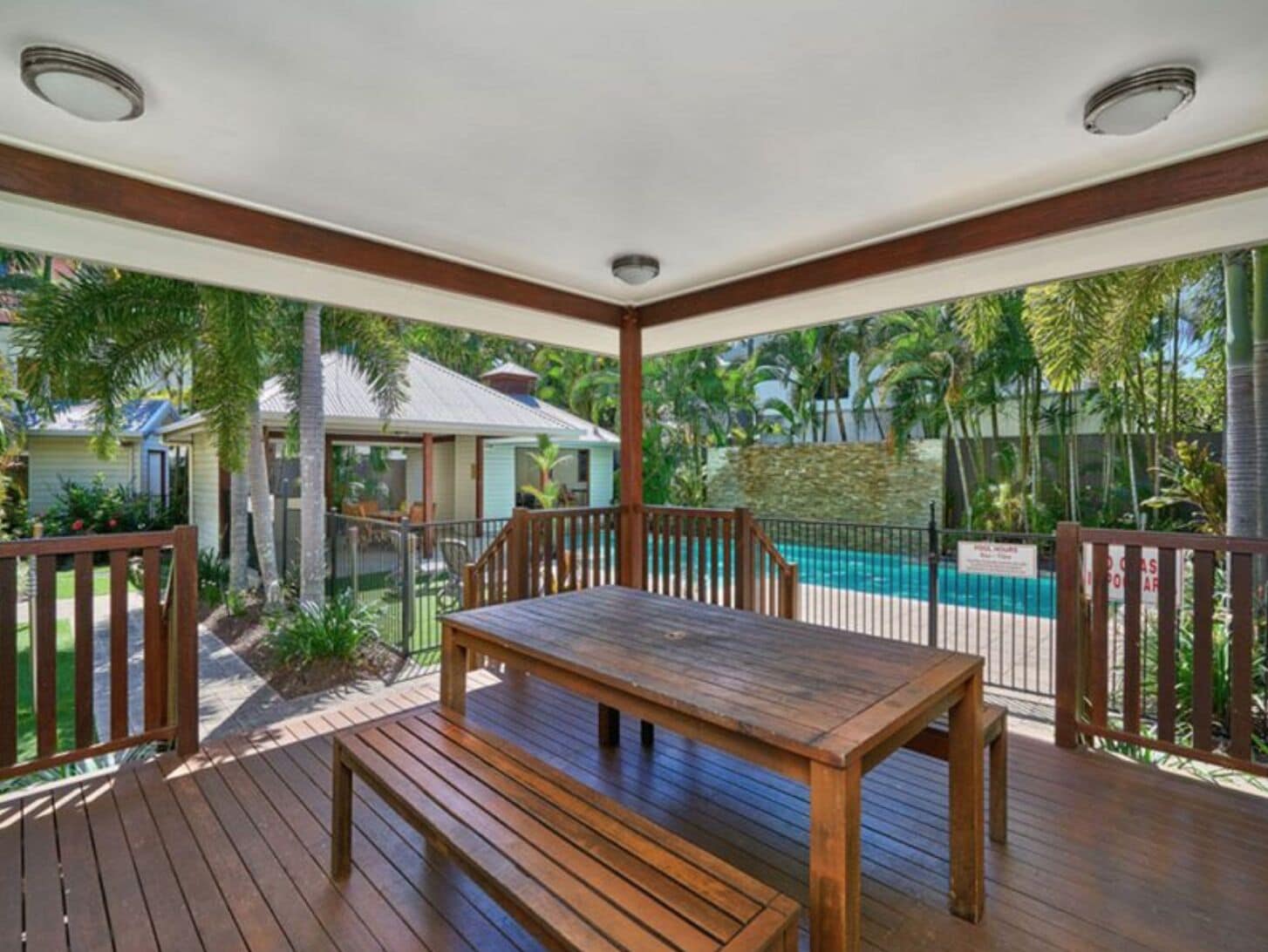 Spacious Central Modern 3 Bedroom Family Apartment