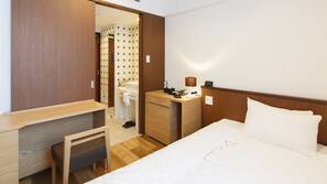In-room safe, iron/ironing board, free WiFi, linens