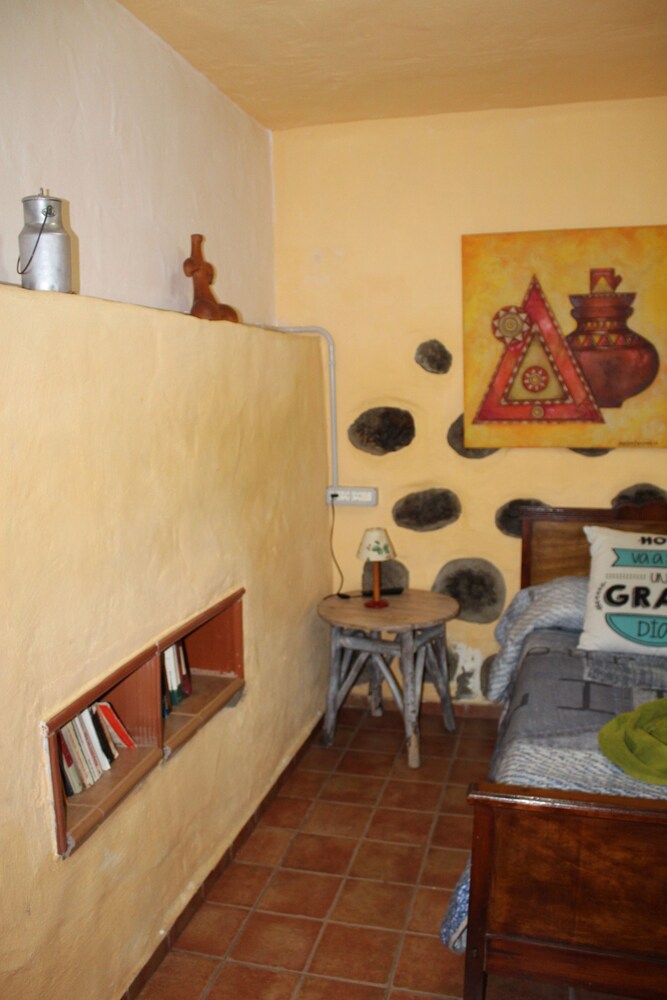 Photo - La Piedra Viva Agüimes , Siete hermanos