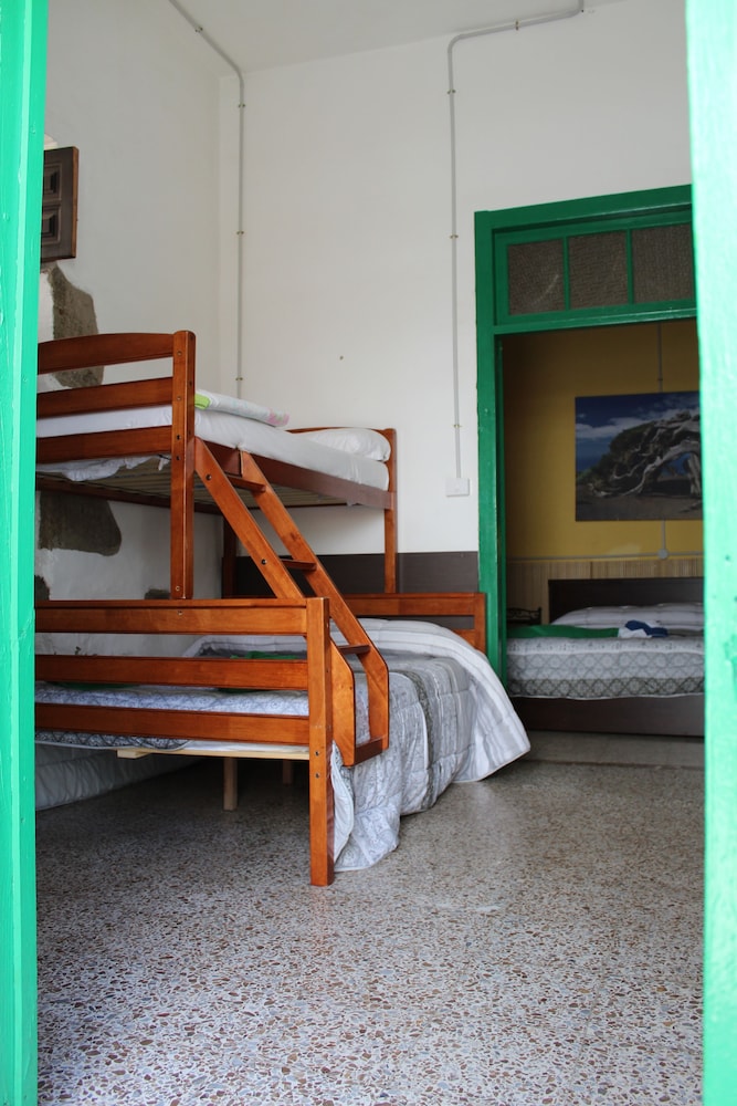 Photo - La Piedra Viva Agüimes , Siete hermanos