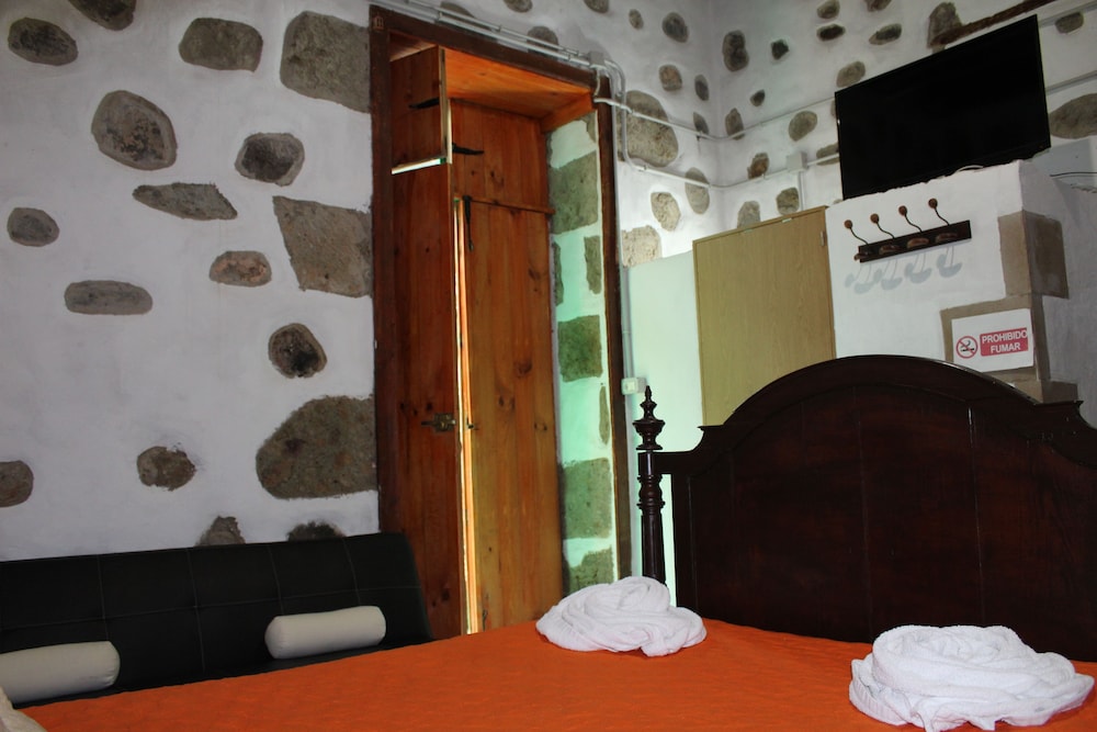 Photo - La Piedra Viva Agüimes , Siete hermanos