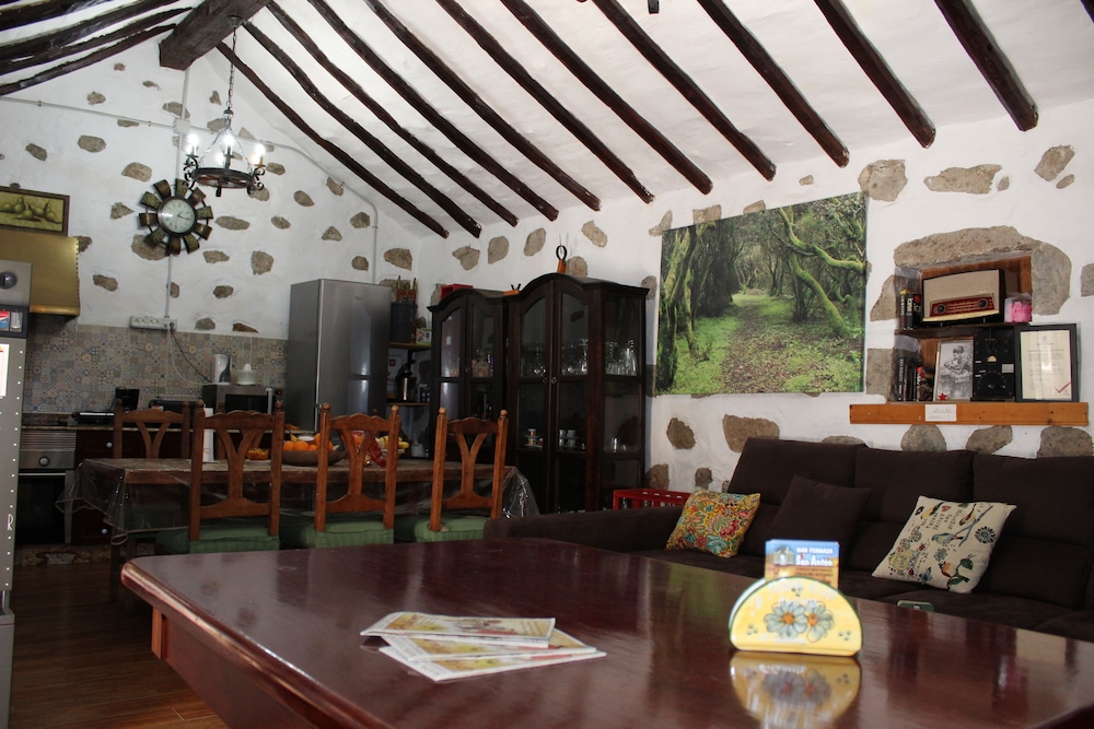 Photo - La Piedra Viva Agüimes , Siete hermanos