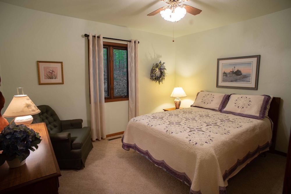 Peace And Tranquility Setting In The Woods! Baileys Harbor Vrbo