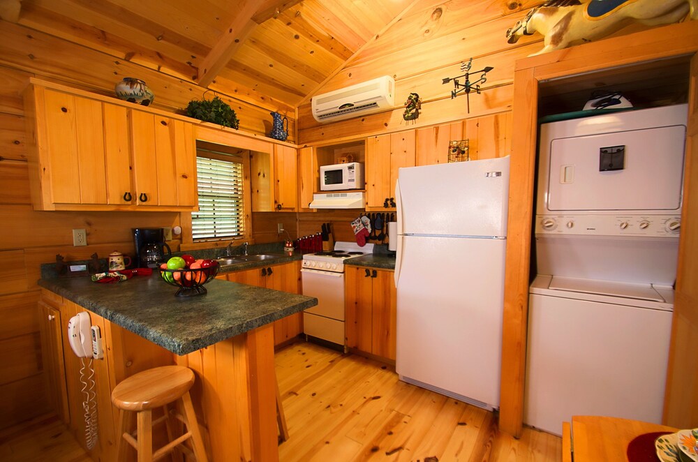 Pine Ridge Ranch the Seedling Log Cabin in Woods of TN Deals