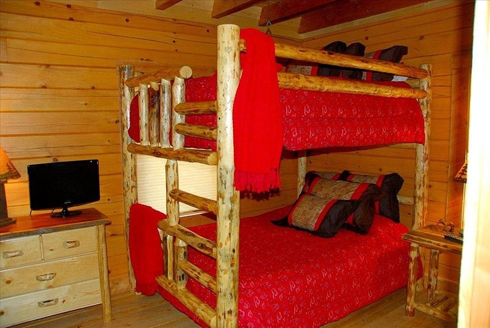 Lazy Moose Lodge Very popular, Highly Rated Lodge, and Minutes to the