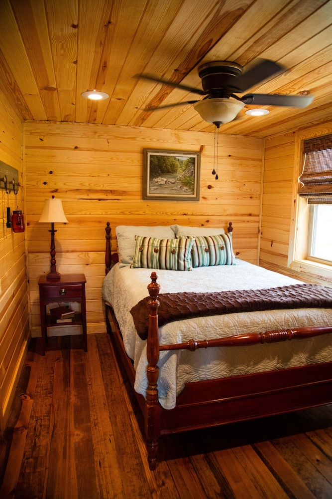 Cabin on Best property on the Caddo River In Glenwood