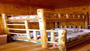 3 bedrooms, iron/ironing board, Internet, linens
