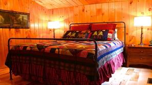 3 bedrooms, iron/ironing board, Internet, linens