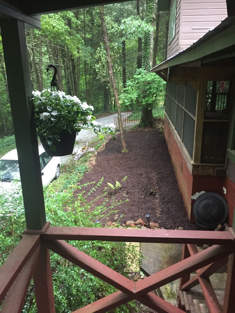 Historic Lakemont Cabin Near Lake Rabun - 3 bdrm/2bath