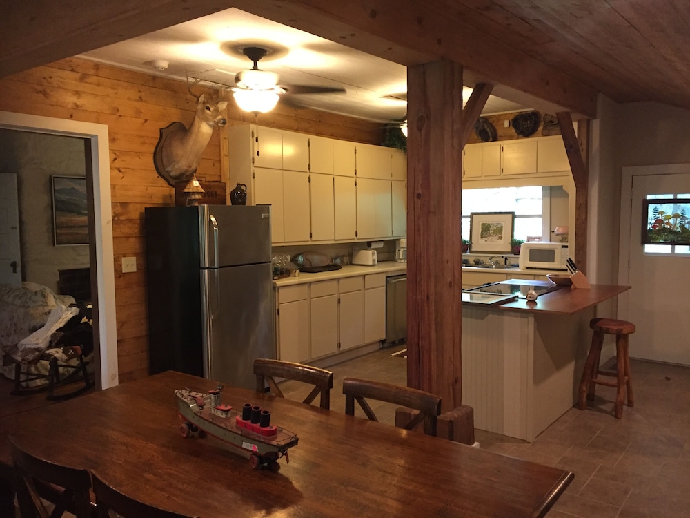 Historic Lakemont Cabin Near Lake Rabun - 3 bdrm/2bath