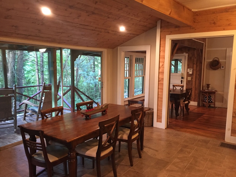 Historic Lakemont Cabin Near Lake Rabun - 3 bdrm/2bath